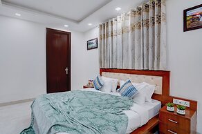 Restin Hotel Near Golf Course Road