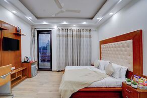 Restin Hotel Near Golf Course Road