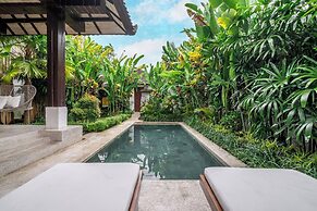 Rumah Villa - Lush Poolside Escape