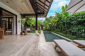 Rumah Villa - Lush Poolside Escape