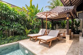 Rumah Villa - Lush Poolside Escape