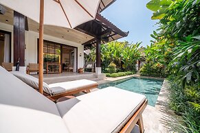 Rumah Villa - Lush Poolside Escape