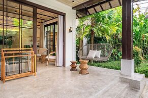 Rumah Villa - Lush Poolside Escape