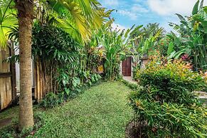 Rumah Villa - Lush Poolside Escape