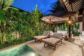 Rumah Villa - Lush Poolside Escape