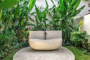 Semiramida - Tropical Pool Villa Ubud
