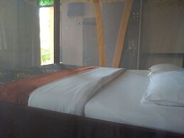Jumbo Hilltop Lodge