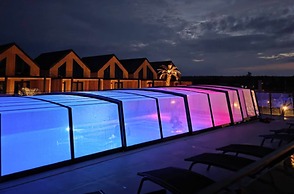 Holiday Homes With Access to a Pool, Sauna and Jacuzzi