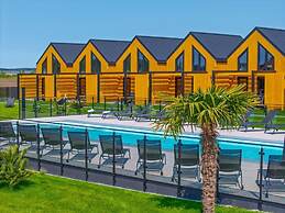Holiday Homes With Access to a Pool, Sauna and Jacuzzi
