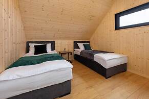 Holiday Homes With Access to a Pool, Sauna and Jacuzzi