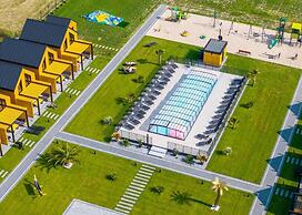 Holiday Homes With Access to a Pool, Sauna and Jacuzzi