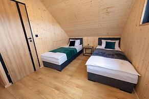 Holiday Homes With Access to a Pool, Sauna and Jacuzzi