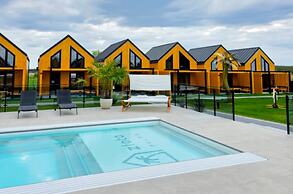 Holiday Homes With Access to a Pool, Sauna and Jacuzzi