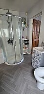 Apartment Sleeps 4 With Parking