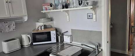 Apartment Sleeps 4 With Parking