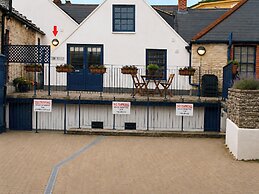 4 Bed - Sleeps 8 - Sea View - Parking