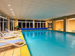 Stylish Coastal Apartment With Shared Pool