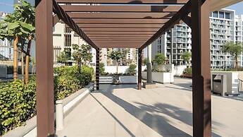 Azizi Riviera Studio with Pool & Parking