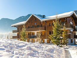 Samoens Duplex Chalet for 8 With Pool
