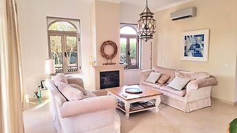 Algarve Stunning Villa by Homing