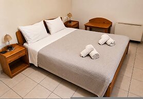Hotel Elena - Cozy Seaside Double Suite in Skyros