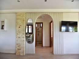 Spacious Beachfront Retreat With Large Garden in Ormos Panagias