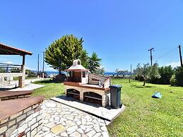 Spacious Beachfront Retreat With Large Garden in Ormos Panagias