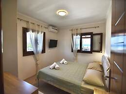 Spacious Beachfront Retreat With Large Garden in Ormos Panagias