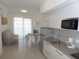 Sunny Accommodation With Rooftop Pool