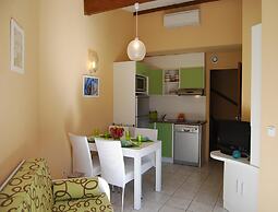 Sunny Duplex Cottage for 4