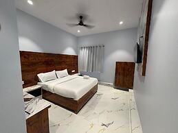 Hotel Midnight Lodging & Boarding