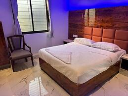 Hotel Midnight Lodging & Boarding