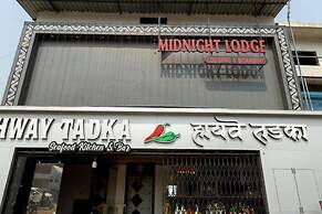 Hotel Midnight Lodging & Boarding