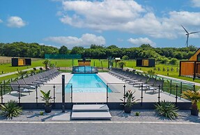 Holiday Homes With Access to the SPA Area