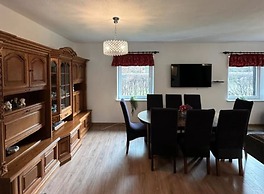 Large Holiday Home With Private Garden