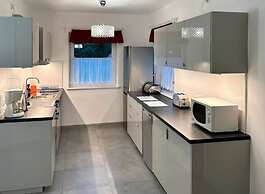 Large Holiday Home With Private Garden