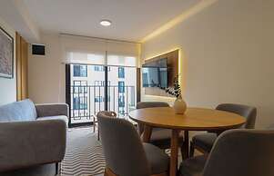 Upper Modern Stay by Wynwood House