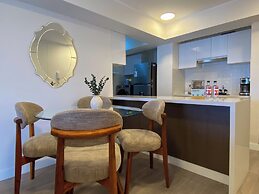 Upper Modern Stay by Wynwood House