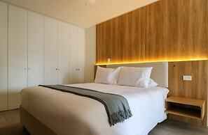 Upper Modern Stay by Wynwood House