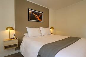 Upper Modern Stay by Wynwood House