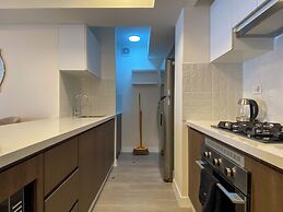 Upper Modern Stay by Wynwood House