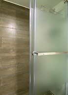 Upper Modern Stay by Wynwood House