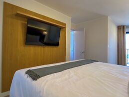Upper Modern Stay by Wynwood House