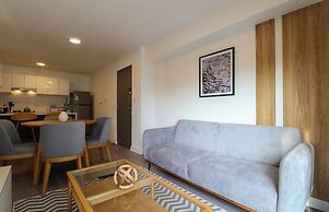 Upper Modern Stay by Wynwood House