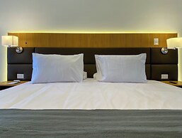 Upper Modern Stay by Wynwood House