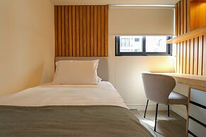 Upper Modern Stay by Wynwood House