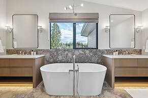 Sisu Lodge by Canmore Premier