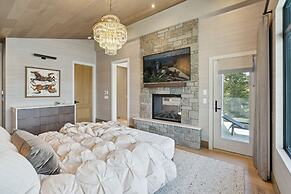 Sisu Lodge by Canmore Premier