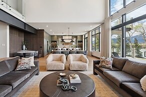 Sisu Lodge by Canmore Premier