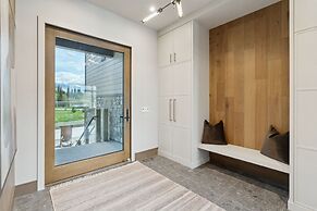 Sisu Lodge by Canmore Premier